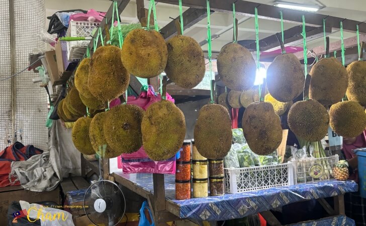 コタキナバルの市場で販売されているTarap（沙巴果）