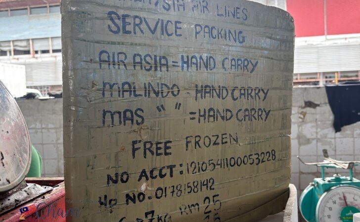 コタキナバルの魚市場で提供されているパッキングサービス