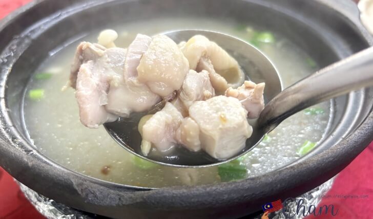 生姜味のスープが美味しいRestaurant Lee Swee Mengの鶏肉入りスープ
