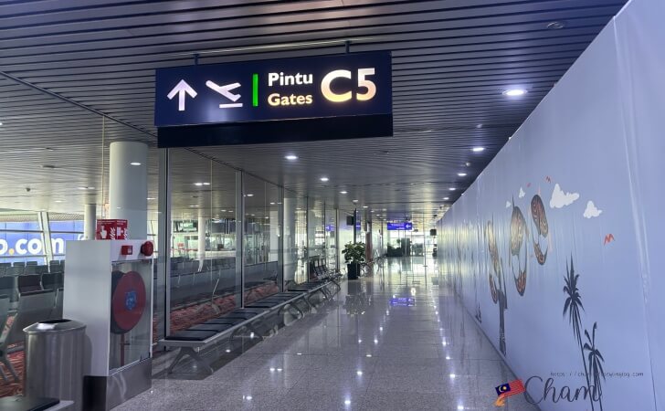 ゲートC5の近くにあるスカイスイートエアポートラウンジ