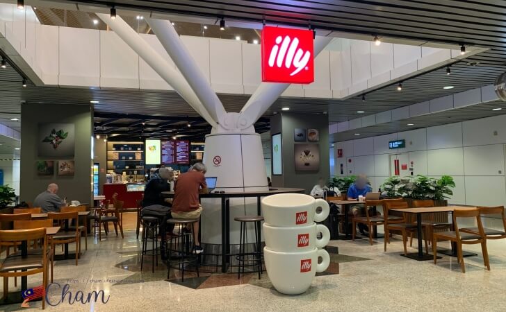 クアラルンプール国際空港(KLIA)のサテライトビルにあるilly