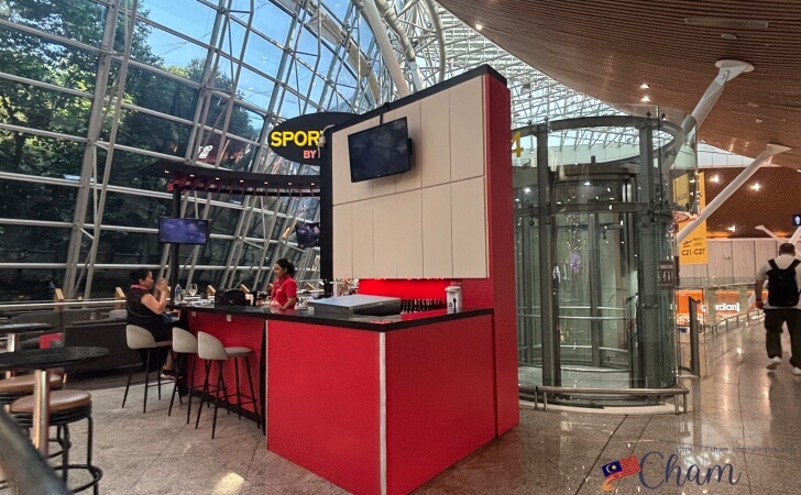 クアラルンプール国際空港(KLIA)のサテライトビルにあるSports Bar