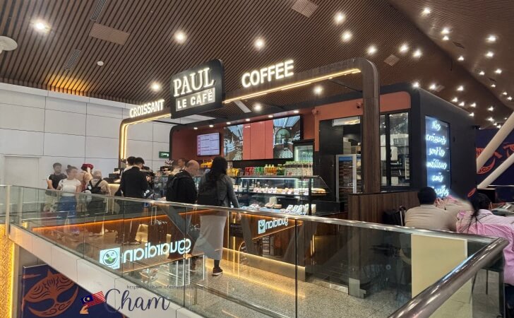クアラルンプール国際空港(KLIA)のサテライトビルにあるPaul Le Cafe