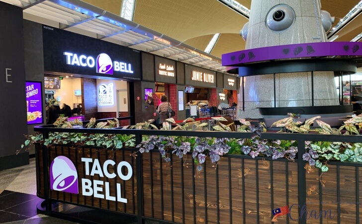 クアラルンプール国際空港(KLIA)のメインターミナルビルにあるJamie Oliver & Taco Bell