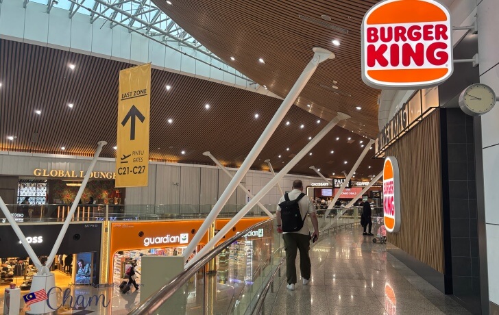 クアラルンプール国際空港サテライトビルの中二階