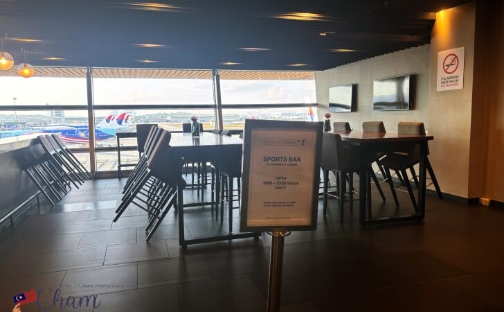 クアラルンプール国際空港にあるマレーシア航空の国際線ゴールデンラウンジのスポーツバー