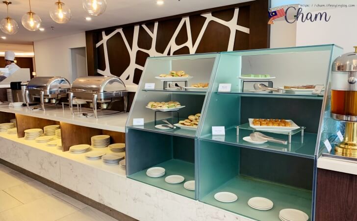 クアラルンプール国際空港にあるマレーシア航空の国内戦ゴールデンラウンジの食事