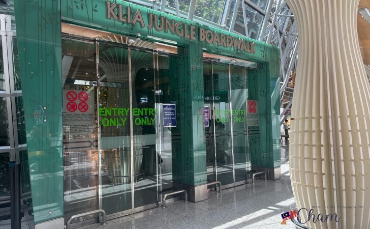 KLIA Jungle Boardwalk（ジャングルボードウォーク）の入口専用ドア