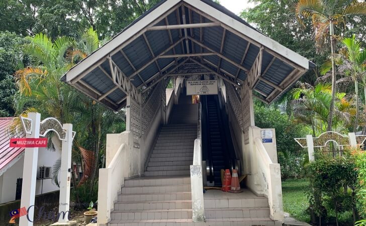 Orang Asli Crafts Museumの近くにある階段