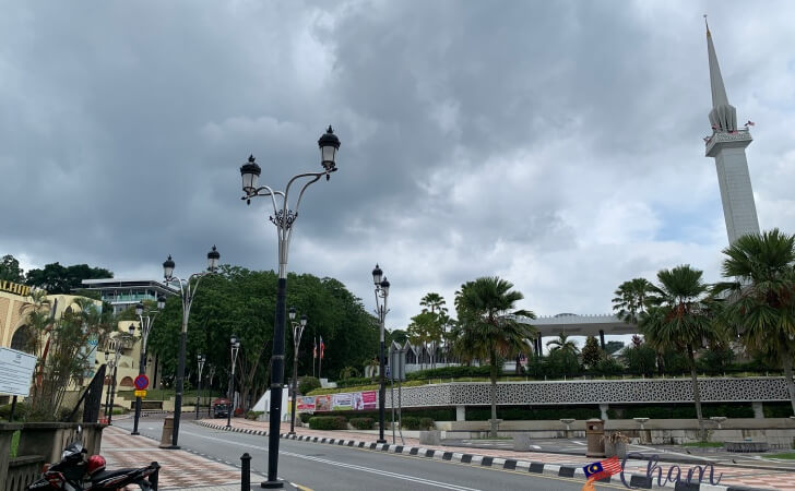 クアラルンプール駅からボタニカルガーデンに続く道