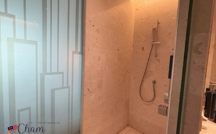 ヒルトンコタキナバルのシャワー