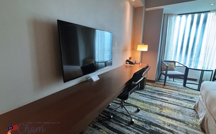 ヒルトンコタキナバルの客室にあるテレビ