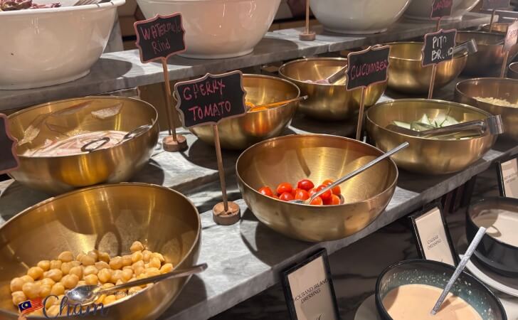 ヒルトンコタキナバルの朝食のサラダ