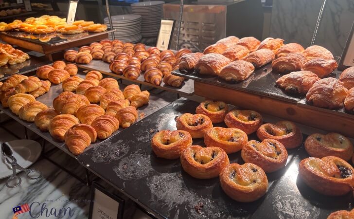 ヒルトンコタキナバルの朝食のデニッシュ