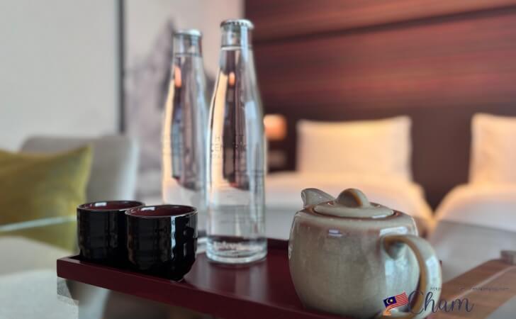 ハイアットセントリックコタキナバルの客室にある水や急須