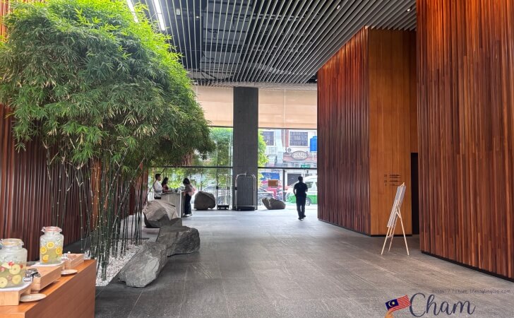 竹があるハイハットセントリックコタキナバルのロビー