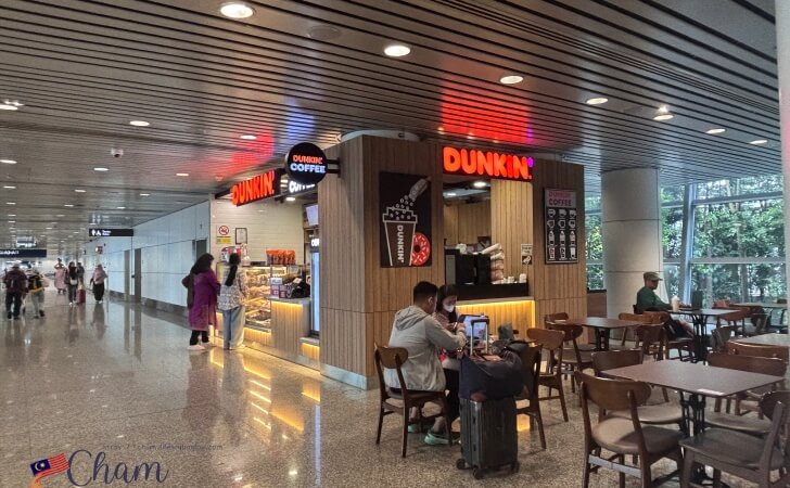 クアラルンプール国際空港T1国内線ターミナルにあるダンキンドーナッツ
