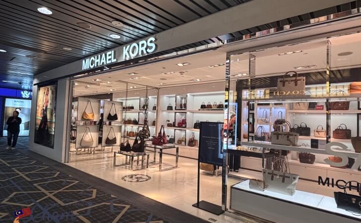 クアラルンプール国際空港T1国内線ターミナルにあるマイケルコースのお店