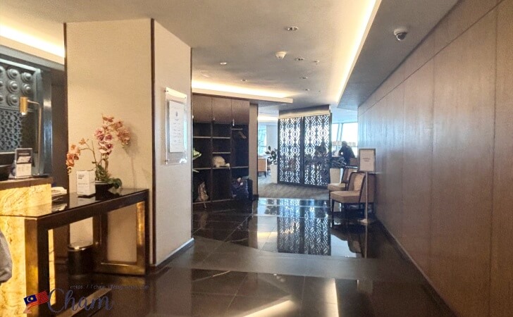 クアラルンプール国際空港にあるマレーシア航空の国内線ゴールデンラウンジの入口