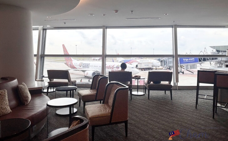 クアラルンプール国際空港にあるマレーシア航空の国内線ゴールデンラウンジから見える飛行機