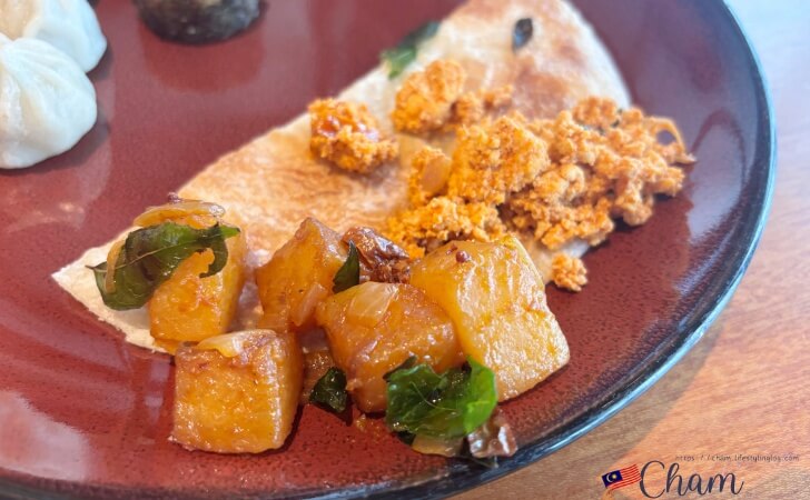 ハイアットセントリックコタキナバルの朝食で提供されるインド料理