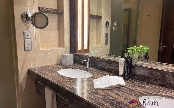 シャングリ ラ ラサリア コタキナバルのバスルーム