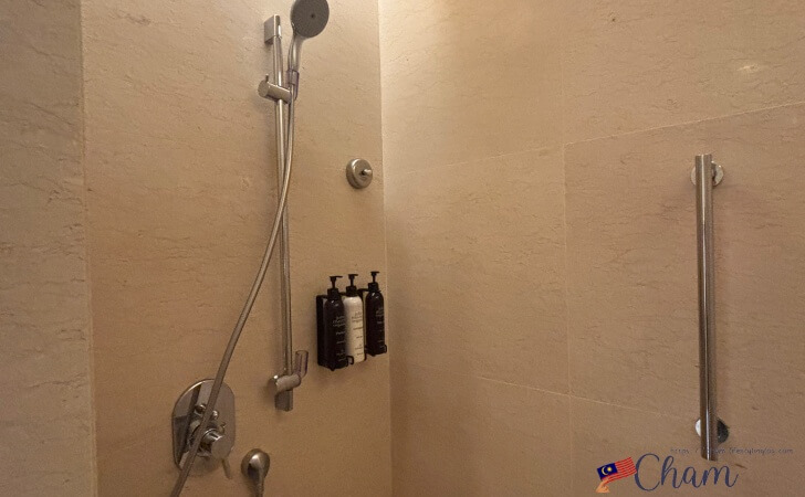 シャングリ ラ ラサリア コタキナバルのシャワー