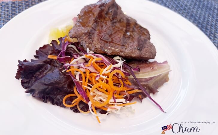 シャングリ ラ ラサリア コタキナバルの朝食のステーキ