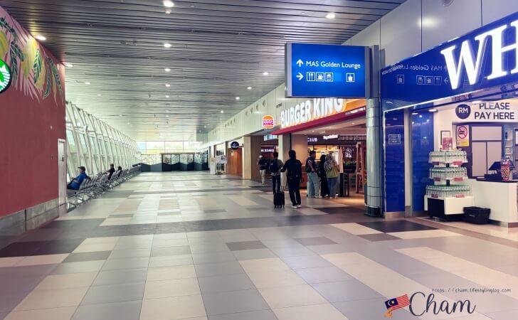 コタキナバル国際空港(国内線)のトラベルクラブラウンジに続く道