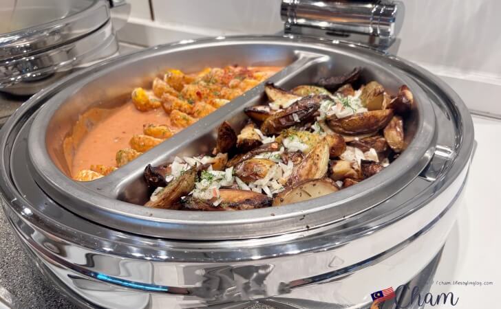 コタキナバル国際空港(国内線)のトラベルクラブラウンジの食事1