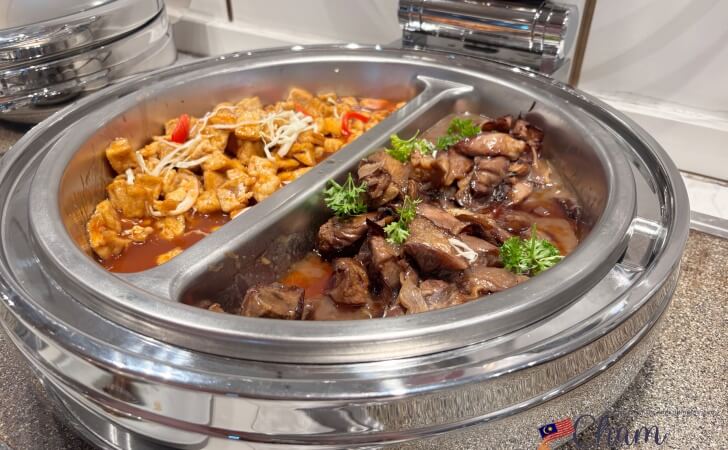 コタキナバル国際空港(国内線)のトラベルクラブラウンジの食事2