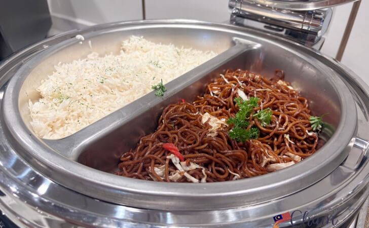 コタキナバル国際空港(国内線)のトラベルクラブラウンジの食事4