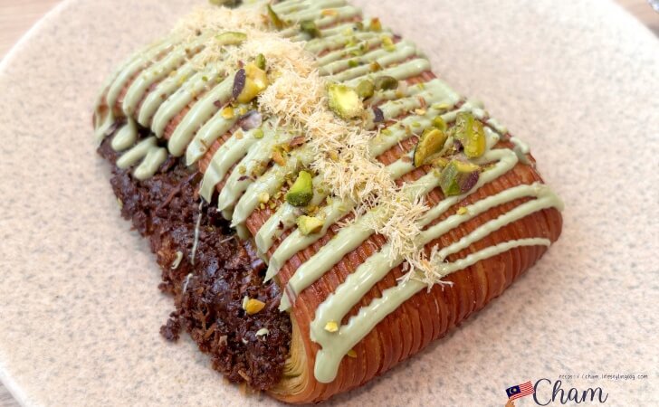 Chef Kecik Boulangerie @ Tuah 1895のKunafa Pistachio Pain Suisse