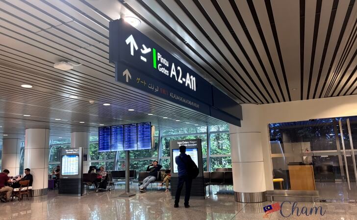 クアラルンプール国際空港T1の国内線ターミナルのゲートAの表示