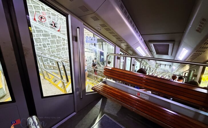 ペナンヒルケーブルカーの車内