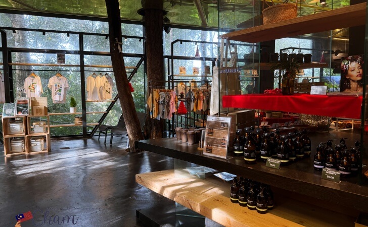 ザ・ハビタットペナンヒルの後方入口にあるお土産屋さん