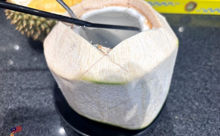 Durian Man（ドリアンマン）で注文したココナッツジュース