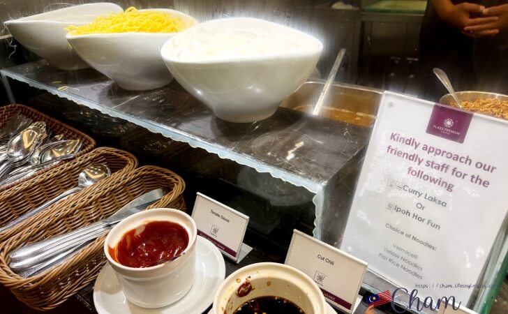 ペナン国際空港プラザプレミアムラウンジで提供されている麺類