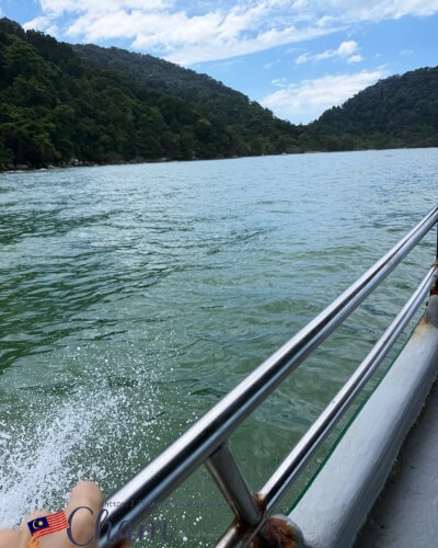 揺れが激しいペナン国立公園のボート