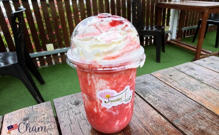 January 1 CafeのDirty Strawberry Milk