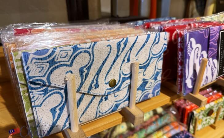 Rerotanで販売されているバティックエンベロープポーチ