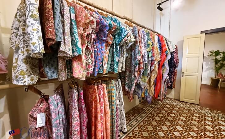 Rerotanで販売されているバティック衣類