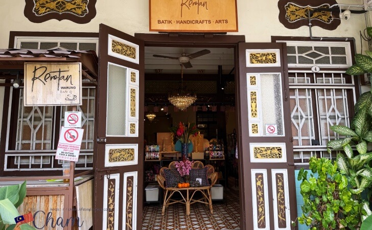 かわいいバティック雑貨を販売するRerotanの店舗外観