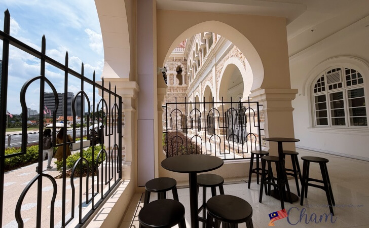 Bakehouse by KLCGから見えるムルデカ広場