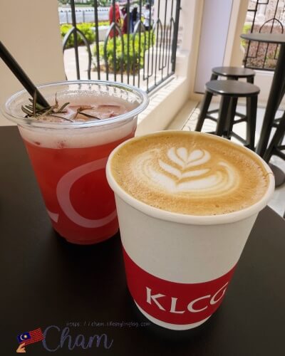 Bakehouse by KLCGのフラットホワイトとウォーターメロンブリス