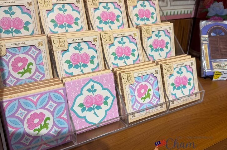 Loka Made @ Armenian Streetで販売されているニョニャタイルのコースター
