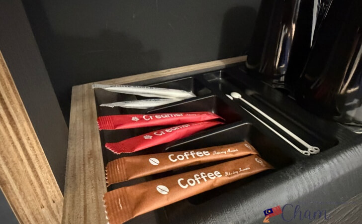 Loop On Leith George Town Penangの客室にある飲み物