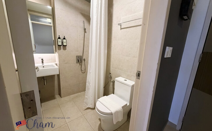 Tanjung Point Residences by Qlik Management（タンジュンポイントレジデンス）のしきりのないバスルーム