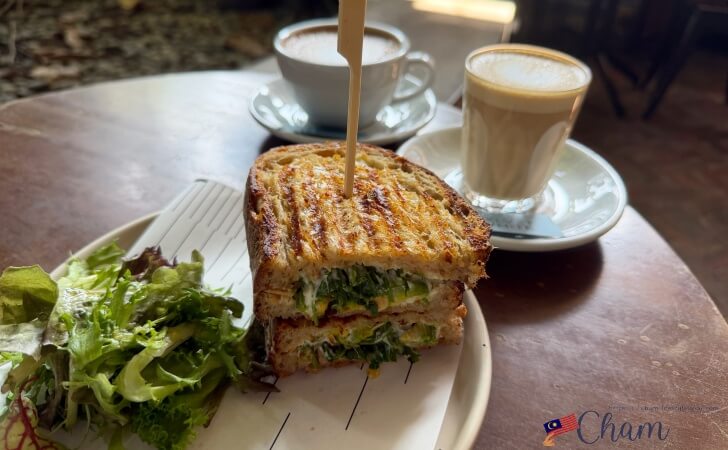 Bean Brothers at the Linc KLのWhipped Cream Cheese & Avocado Sandwich