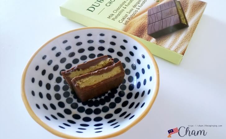 カットしたベリーズのドバイスタイルチョコレート